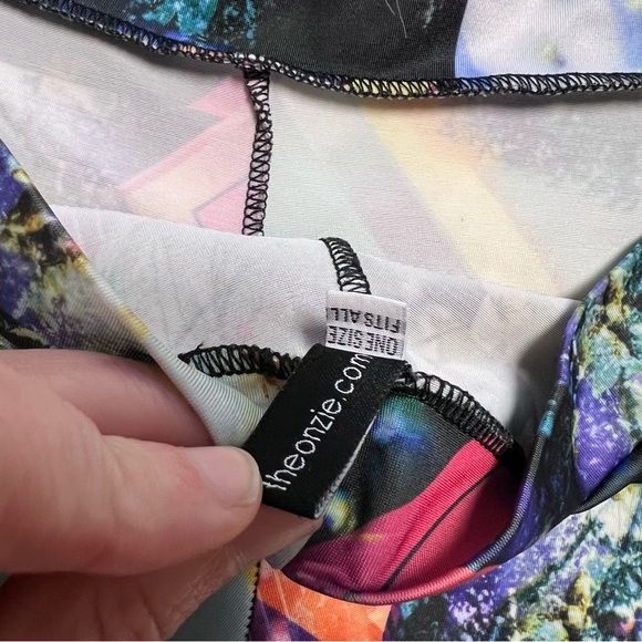 Onzie Multicolor Abstract Women's Athletic Shorts - Picture 4 of 4